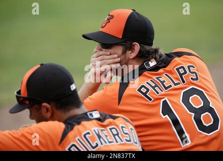 Michael Phelps takes batting practice with Orioles