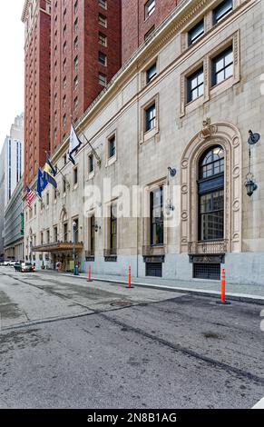 Pittsburgh landmark Omni William Penn Hotel was built in two parts: The three towers facing Mellon Square in 1916, the Grant Street addition in 1929. Stock Photo