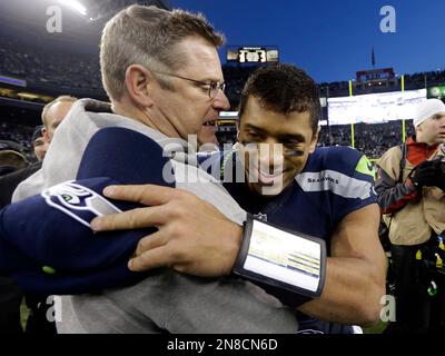 KRT SPORTS STORY SLUGGED: SUPERBOWL KRT PHOTOGRAPH BY BOB  BREIDENBACH/PROVIDENCE JOURNAL (February 3) NEW ORLEANS, LA - New England  assistant coach Dante Scarnecchia, left, celebrates with tight end Rod  Rutledge (83) after