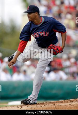 Boston Red Sox infielder Mark Bellhorn moves to cover second base,  Wednesday, Feb. 23, 2005, at spring training camp in Ft. Myers, Fla. (AP  Photo/Robert F. Bukaty Stock Photo - Alamy