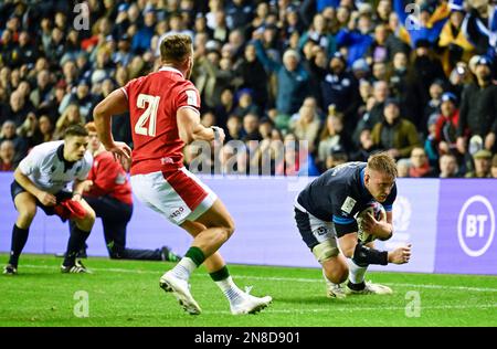 Edinburgh, Scotland, 11th February 2023.   Matt Fagerson of Scotland scores ScotlandÕs fifth try during the Guinness 6 Nations match at Murrayfield Stadium, Edinburgh. Picture credit should read: Neil Hanna / Sportimage Credit: Sportimage/Alamy Live News Stock Photo