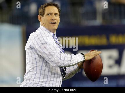 Former NFL quarterback and Monday Night Football announcer Steve Young  throws a football prior to an NFL football game between the New Orleans  Saints and the New York Giants in New Orleans