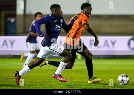 RSCA Futures' Mohamed Bouchouari and Deinze's Bafode Dansoko fight for the  ball during a soccer match between RSC Anderlecht Futures and KMSK Deinze,  Sunday 14 August 2022 in Anderlecht, on day 1