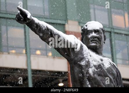 Statue of Curly Lambeau founder of professional football team Green Bay  Packers on plaza in front of stadium Stock Photo - Alamy