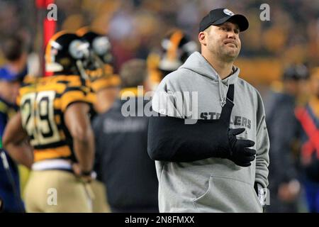 FILE - Pittsburgh Steelers quarterback Ben Roethlisberger (7) celebrates  his 4-yard fourth quarter touchdown run with receiver Hines Ward in the AFC  Championship football game against the Denver Broncos, Sunday, Jan. 22