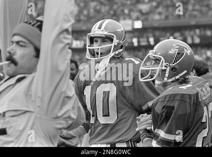 The Atlanta Falcons led by Steve Bartkowski played against the Richard