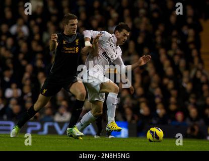 Tottenham Hotspur's Clint Dempsey (right) and Liverpool's Jordan Henderson  face off Stock Photo - Alamy