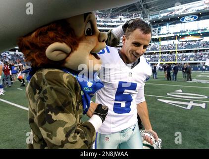 Dallas Cowboys cornerback Orlando Scandrick, left, has a discussion with  Rowdy the mascot before the Cowboys training camp at the Alamodome in San  Antonio, Texas, Thursday, July 30, 2009. (Photo by Ron