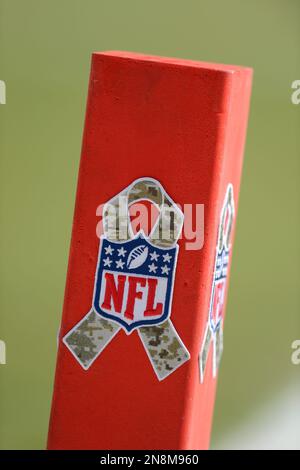 Miami Dolphins middle linebacker Elandon Roberts (52) is shown during an NFL  football game against the Tennessee Titans, Sunday, Jan. 2, 2022, in  Nashville, Tenn. (AP Photo/John Amis Stock Photo - Alamy