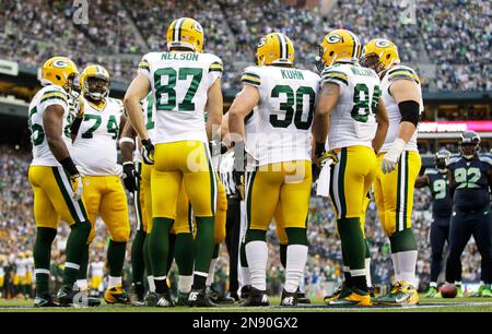 The Chicago Bears huddle before the start of NFL football game against the  St. Louis Rams in Chicago Sunday, Dec. 6, 2009. (AP Photo/Kiichiro Sato  Stock Photo - Alamy