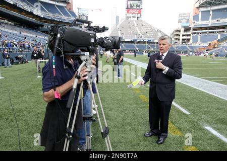 ESPN Deportes' John Sutcliffe delivers NFL news in two languages