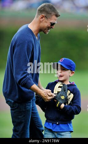 Former Chicago Cubs pitcher Kerry Wood acknowledges the crowd