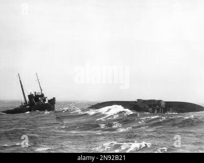 The Flying Enterprise ship sinking in the English Channel January 1952 ...