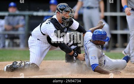 Chicago White Sox catcher Tyler Flowers catches the pop-up from