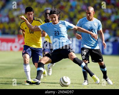 Angelo Rodriguez of Colombia's Deportivo Pereira, left, heads the ball as  Murilo of Brazil's Palmeiras pressures him during a Copa Libertadores  quarterfinal second leg soccer match at Allianz Parque stadium in Sao