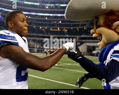 Victoria Secret models Elsa Hosk, left, and Jessica Hart, right, pose with  Cowboys mascot Rowdy Monday October 1, 2012, at Pink, a new store at Cowboys  Stadium in Arlington, Texas. (Photo by