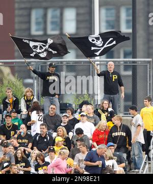 Former Arizona Diamondbacks players Luis Gonzalez, right, and Randy  Johnson, wave to fans during the teams' 25th anniversary ceremony prior to  a baseball game against the San Diego Padres', Saturday, Aug. 12