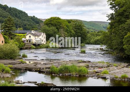 LLANGOLLEN, DENBIGHSHIRE, WALES - JULY 11 : View along the River Dee in LLangollen, Wales on July 11, 2021 Stock Photo