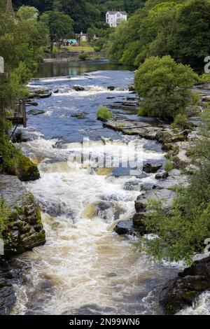 LLANGOLLEN, DENBIGHSHIRE, WALES - JULY 11 : View along the River Dee in LLangollen, Wales on July 11, 2021 Stock Photo