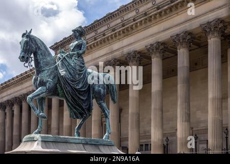 LIVERPOOL, UK - JULY 14 : Statue of Queen Victoria outside St Georges Hall in Liverpool, England UK on July 14, 2021 Stock Photo