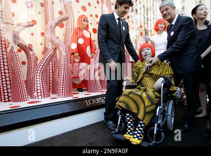 US singer Pharrell Williams and Louis Vuitton CEO Yves Carcelle attend Louis  Vuitton's Fall-Winter 2006-2007 Ready-to-wear collection presentation in  Paris, France, on March 5, 2006. Photo by  Orban-Taamallah-Zabulon/ABACAPRESS.COM Stock Photo - Alamy