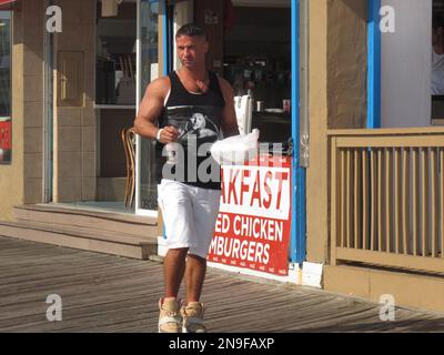 Mike 'The Situation' Sorrentino got into a quarrel during filming of 'Jersey  Shore,' ripped off his microphone, and stormed off Stock Photo - Alamy