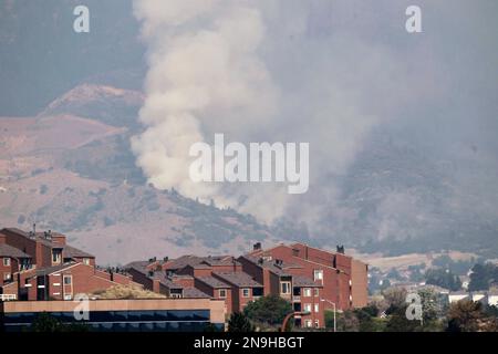 https://l450v.alamy.com/450v/2n9hbgt/a-plume-of-smoke-rises-behind-homes-on-the-waldo-canyon-wildfire-west-of-colorado-springs-colo-on-wednesday-june-27-2012-a-large-number-of-homes-were-destroyed-by-the-fire-tuesday-night-in-subdivisions-west-of-colorado-springs-authorities-say-it-remains-too-dangerous-for-them-to-fully-assess-the-damage-from-a-destructive-wildfire-threatening-colorados-second-largest-city-ap-photoed-andrieski-2n9hbgt.jpg