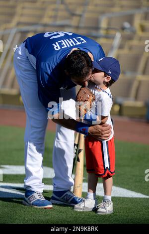 Andre Ethier with his father and one of his sons. #Dodgers