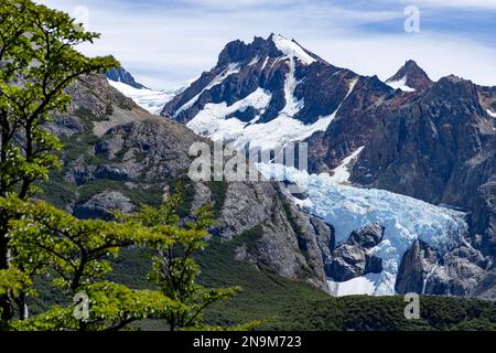 View to the beautiful glaciar Piedras Blancas while hiking to Laguna de los Tres and Mount Fitz Roy in Patagonia, Argentina, South America Stock Photo