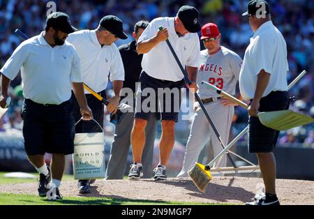 Rockies groundskeeper Mark Razum beat cancer, cherishes his 28th home  opener at Coors Field – Greeley Tribune