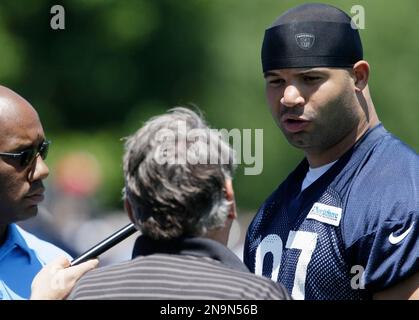 Chicago Bears tight end Kellen Davis (87) heads to the field for the  training camp practice at Olivet Nazarene University in Bourbonnais, IL.  (Credit Image: © John Rowland/Southcreek Global/ZUMApress.com Stock Photo 