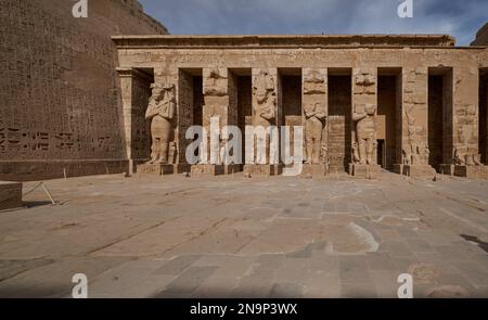 Mortuary Temple of Ramesses III at Medinet Habu in Luxor, Egypt daylight view showing Ramessid columns in the peristyle court (first courtyard) Stock Photo