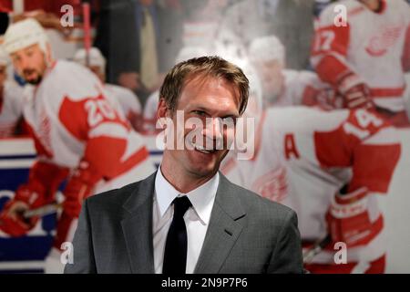 https://l450v.alamy.com/450v/2n9p7p6/detroit-red-wings-captain-nicklas-lidstrom-of-sweden-is-interviewed-after-announcing-his-retirement-in-detroit-thursday-may-31-2012-lidstrom-retires-after-a-20-season-career-ap-photocarlos-osorio-2n9p7p6.jpg