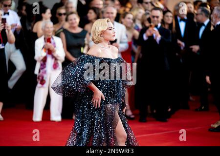 Il cast di 'Don't Worry Darling' sul Red Carpet di Venezia 79, La Biennale di Venezia 2022, Lido di Venezia, Italia Stock Photo