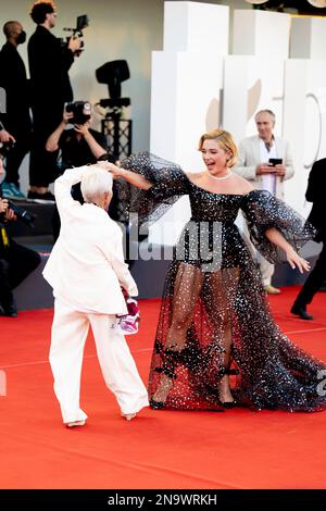 Il cast di 'Don't Worry Darling' sul Red Carpet di Venezia 79, La Biennale di Venezia 2022, Lido di Venezia, Italia Stock Photo