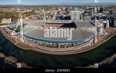 Aerial view of the centre of Cardiff and the Millennium (Principality) Stadium next to the River Taff. Stock Photo