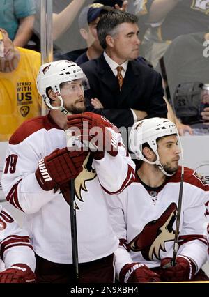 Phoenix Coyotes captain Shane Doan wears a green jersey in honor