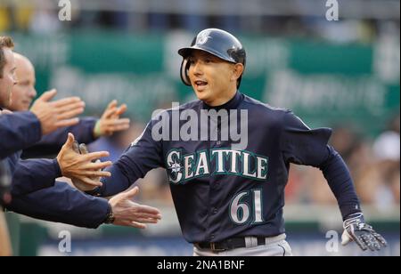 Munenori Kawasaki Shows Off Dancing Skills in Mariners Dugout