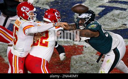 Kansas City Chiefs guard Joe Thuney (62) celebrates against the