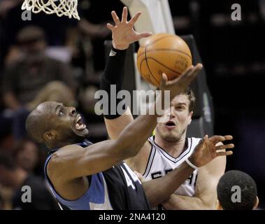 Houston Rockets' Brad Miller during the first half of an NBA basketball  game Wednesday, April 13, 2011 in Minneapolis. (AP Photo/Jim Mone Stock  Photo - Alamy