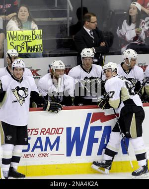 Pittsburgh Penguins' Sidney Crosby (87) during the NHL hockey game between  the Pittsburgh Penguins and the Toronto Maple Leafs in Pittsburgh, Sunday,  March 28, 2010. (AP Photo/Keith Srakocic Stock Photo - Alamy