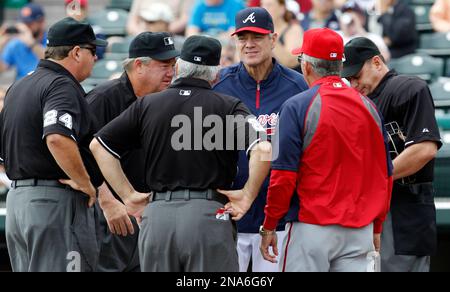 Former Atlanta Braves player Dale Murphy tips his hat to cheering fans  before a spring baseball exhibition game against the Miami Marlins, Friday,  March 15, 2019, in Kissimmee, Fla. (AP Photo/John Raoux