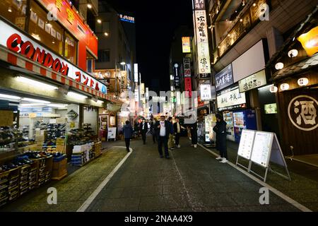 The vibrant small alleys in Nishishinjuku with many Bars, Clubs and restaurants. Shinjuku, Tokyo, Japan. Stock Photo