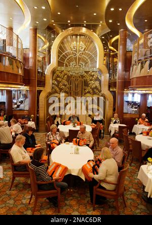 The Britannia Restaurant aboard the Cunard cruise ship the MS Queen ...
