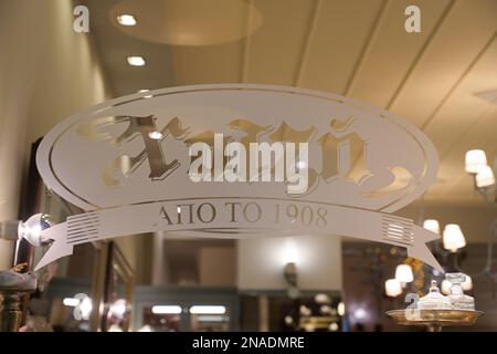 Cafe und Bäckerei Xoizn, Mitropoleos, Athen, Griechenland Stock Photo