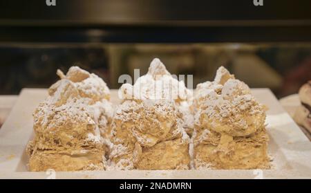 Backwaren, Cafe und Bäckerei Xoizn, Mitropoleos, Athen, Griechenland Stock Photo