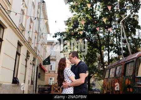 Man and woman romantically kissing on the city street in summer Stock ...