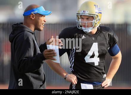 San Francisco interim coach Mike Singletary checks the instant replay  during an NFL football game against the Dallas Cowboys, Sunday, Nov. 23,  2008, in Irving, Texas. (AP Photo/Matt Slocum Stock Photo - Alamy