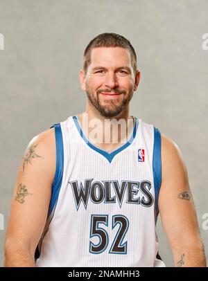 Minnesota Timberwolves' Brad Miller in the first half of an NBA basketball  game against the Memphis Grizzlies Tuesday, April 17, 2012, in Minneapolis.  (AP Photo/Jim Mone Stock Photo - Alamy