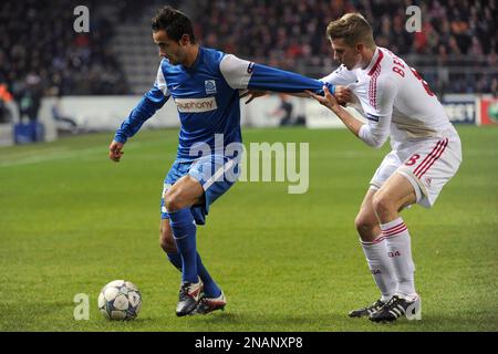 BayArena Leverkusen Germany ,15th February .2014, Football Bundesliga  Season 2013/14, matchday 21, Bayer 04 Leverkusen - Schalke 04 1:2 ---  Klaas-Jan Huntelaar (S04) shows his teeth, Leverkusens Simon Rolfes, Stefan  Kie§ling (Kiessling)